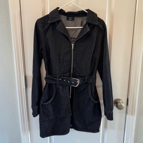 Vici Cannon Belted Denim Mini Dress Women’s Medium - Picture 3 of 5